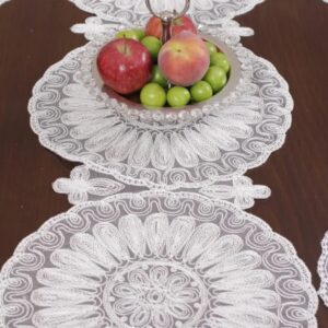 Ensemble de 7 pièces Venezia Blanc, 6 sous plats 40x40cm + 1 chemin de table 110x40cm