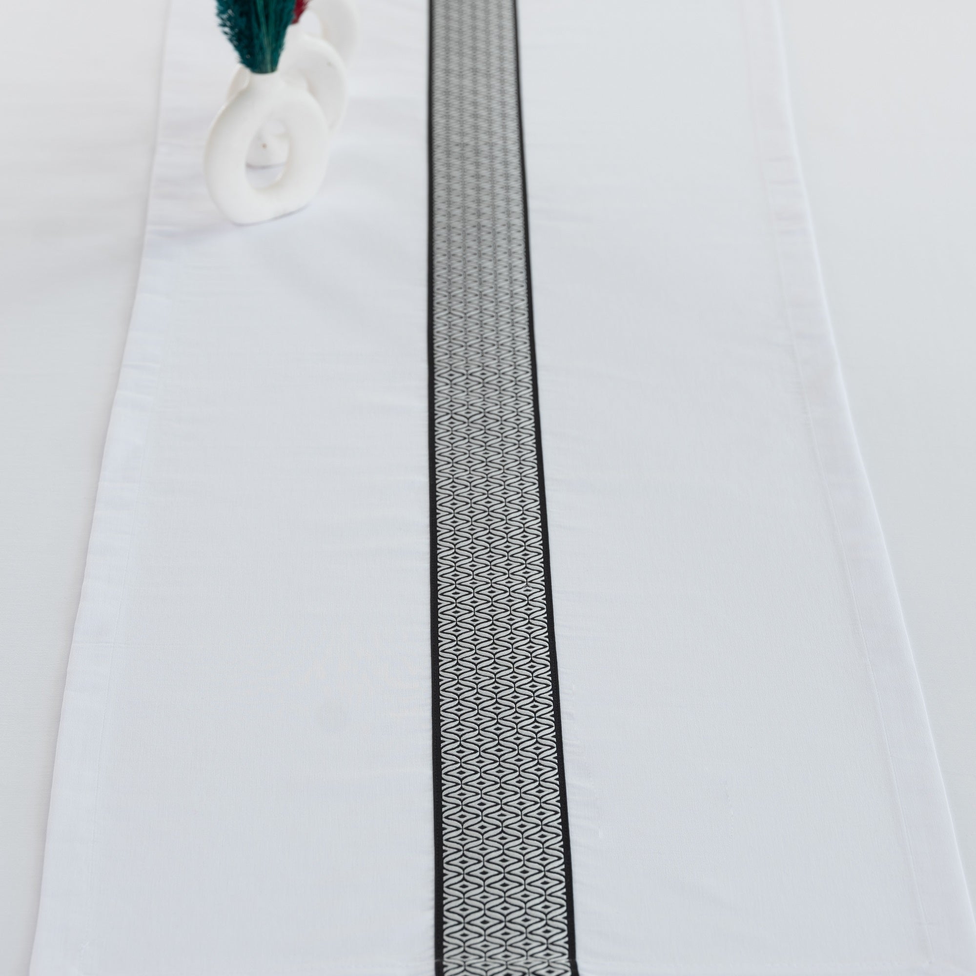 Alba Ensemble Nappe Rectangulaire Blanc Et 2 Chemins De Table