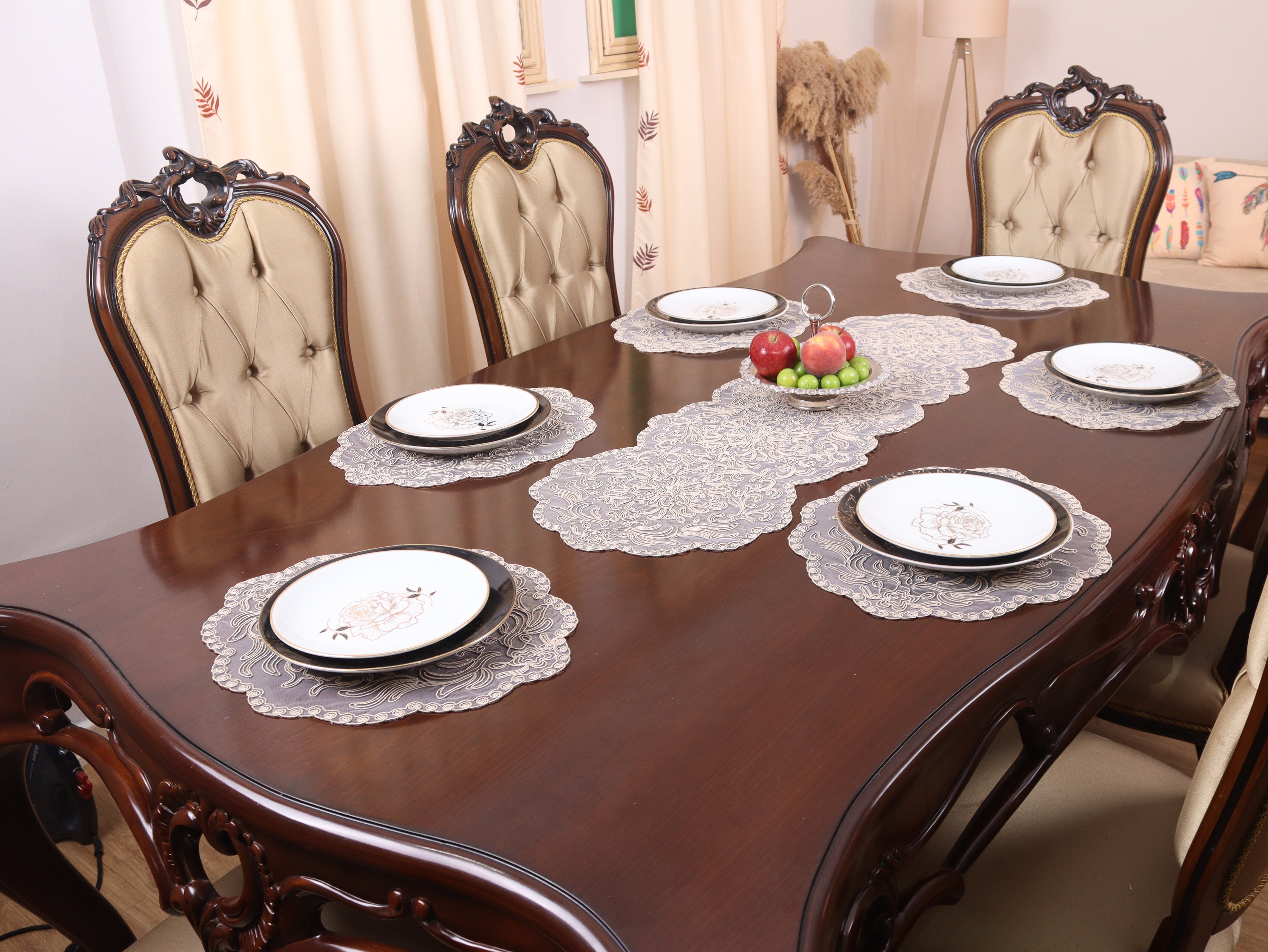 Ensemble de 7 pièces Valeria à Brodé Beige, 6 sous plats 40x40cm + chemin de table 110x40cm