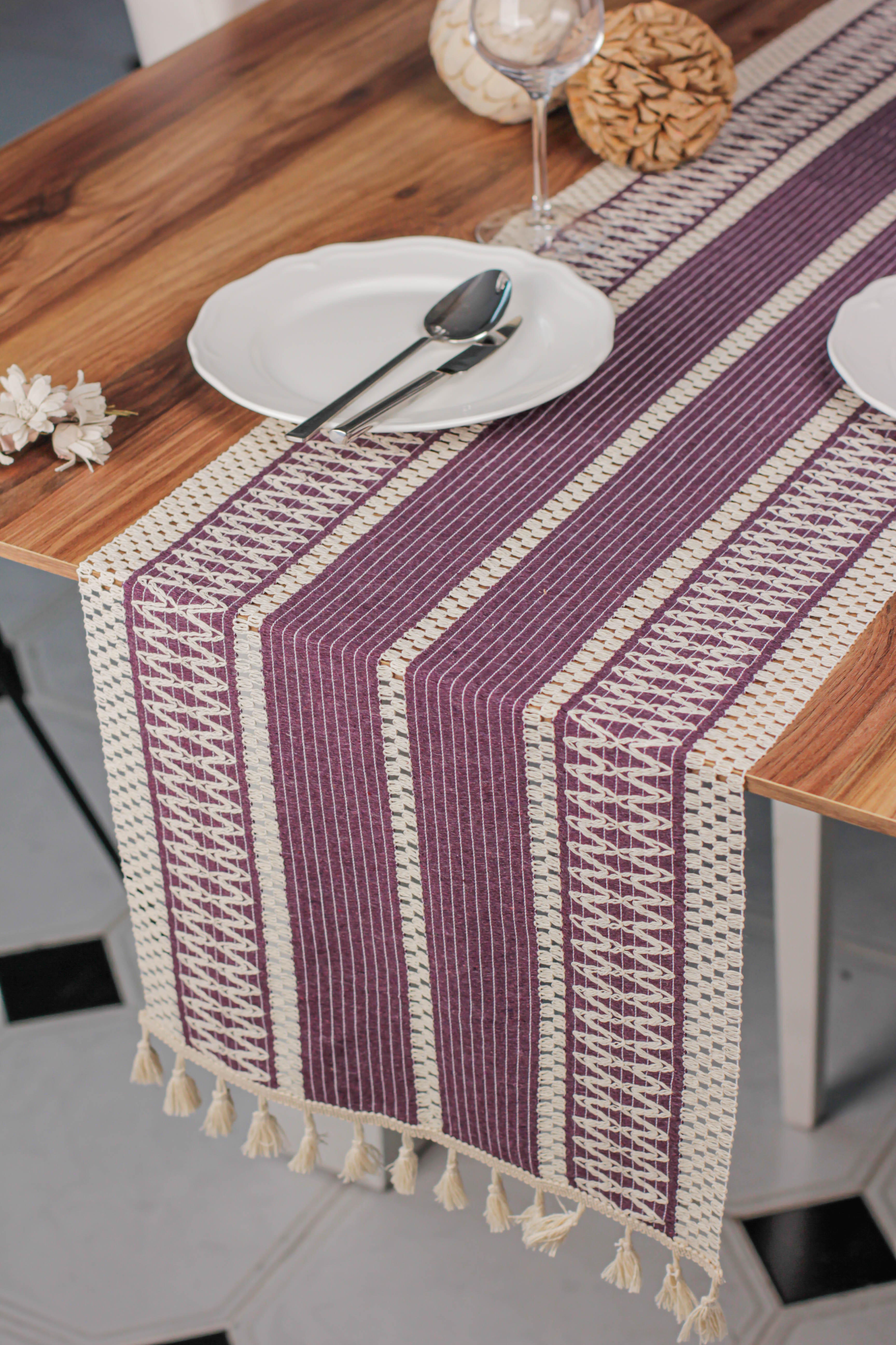 Chemin de table Mauve tricoté en coton mesure 35×145 cm