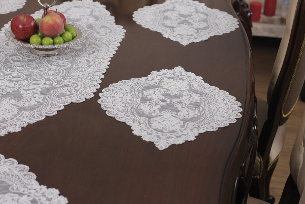 Ensemble de 7 pièces Valonia à Brodé Blanc, 6 sous plats 36x52cm + chemin de table 115x38cm