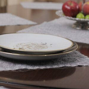 Ensemble de 7 pièces Victoria à brodé gris, 6 sous plats 32x32cm + chemin de table 96x32cm